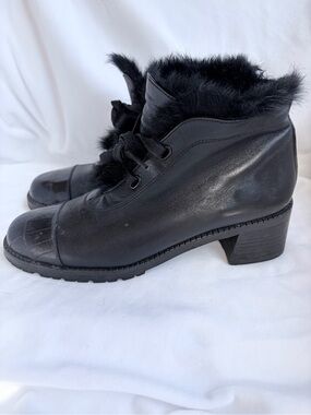 Stuart Weitzman Black Leather Fur-Trim Lace-Up Ankle Boots -Sz 9 Great Condition